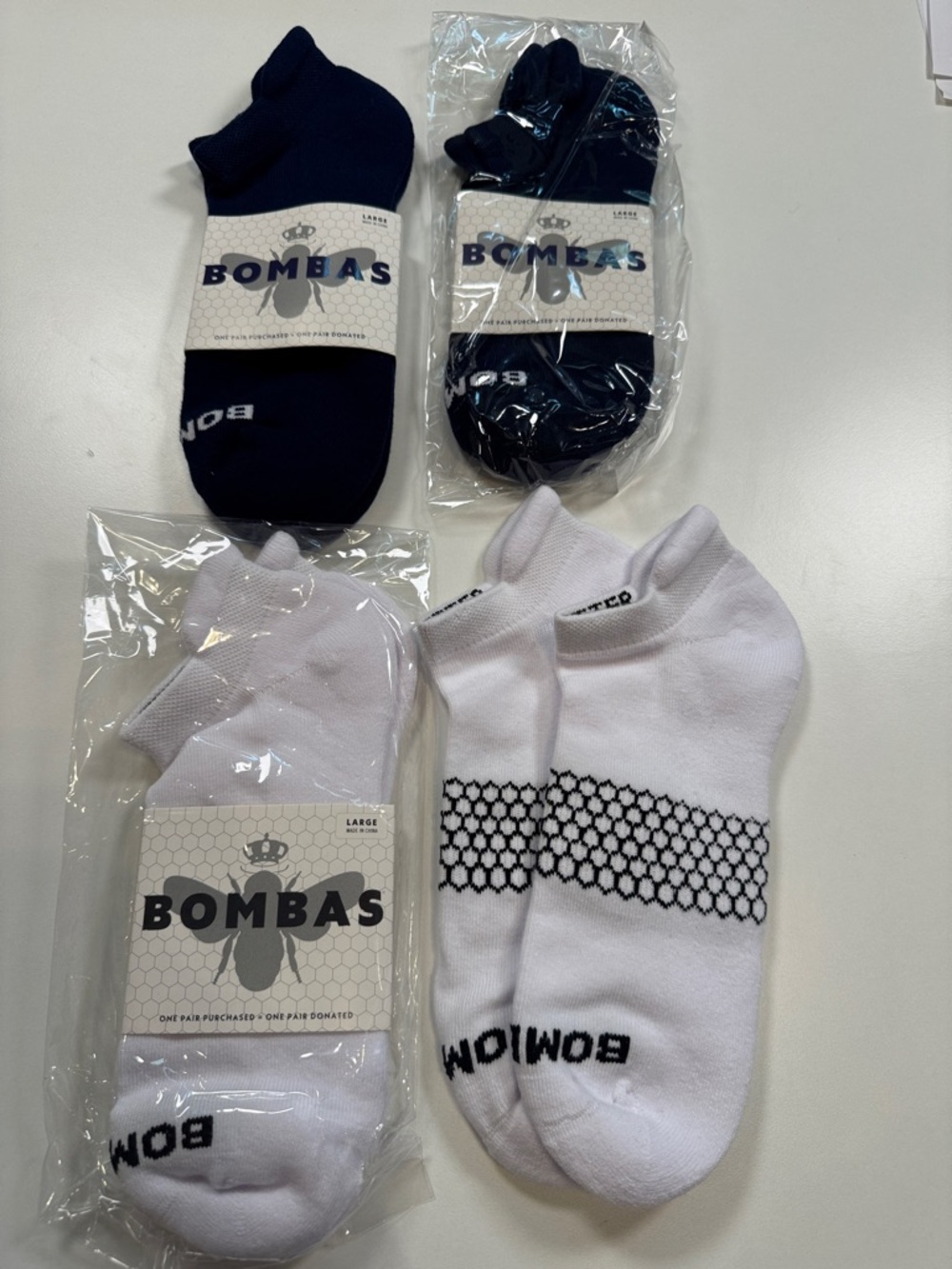 Bombas NWT Unisex 4 Pairs Ankle Socks CLR: Navy Blue & White SZ:Large